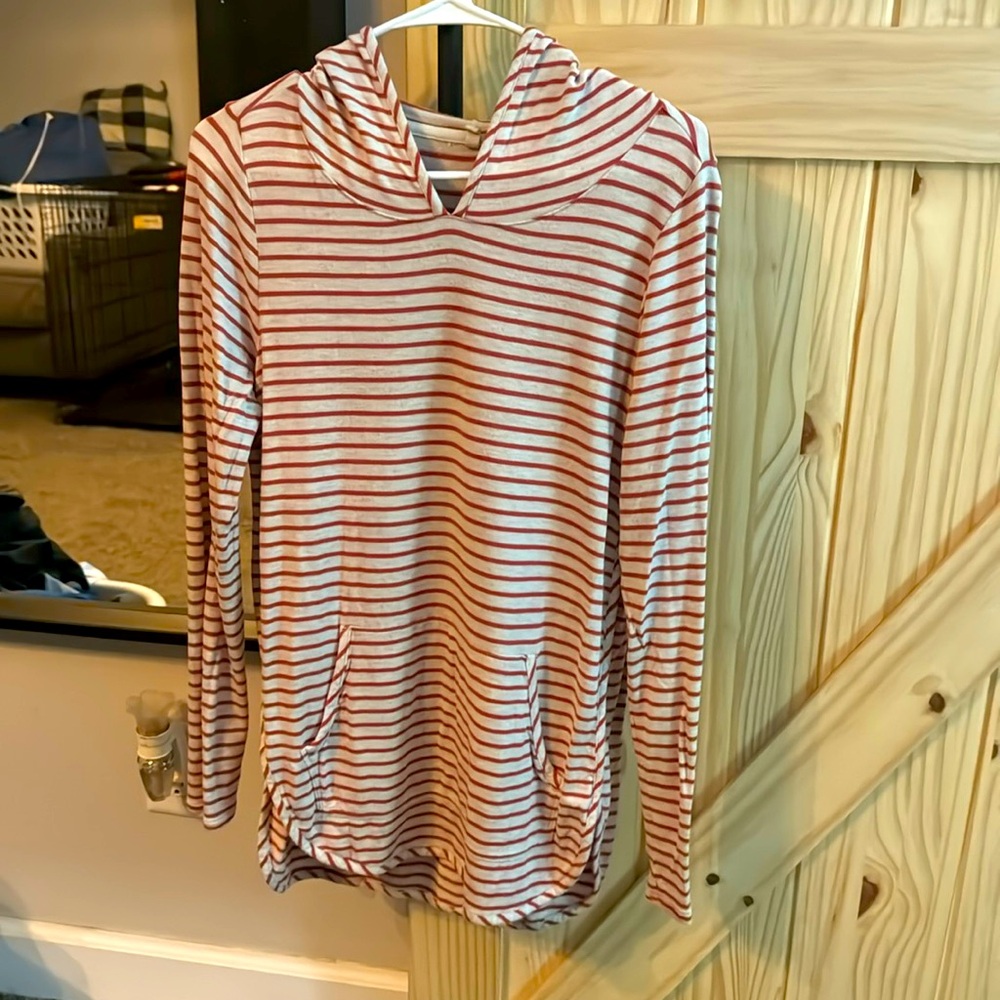 Light weight hooded sweater